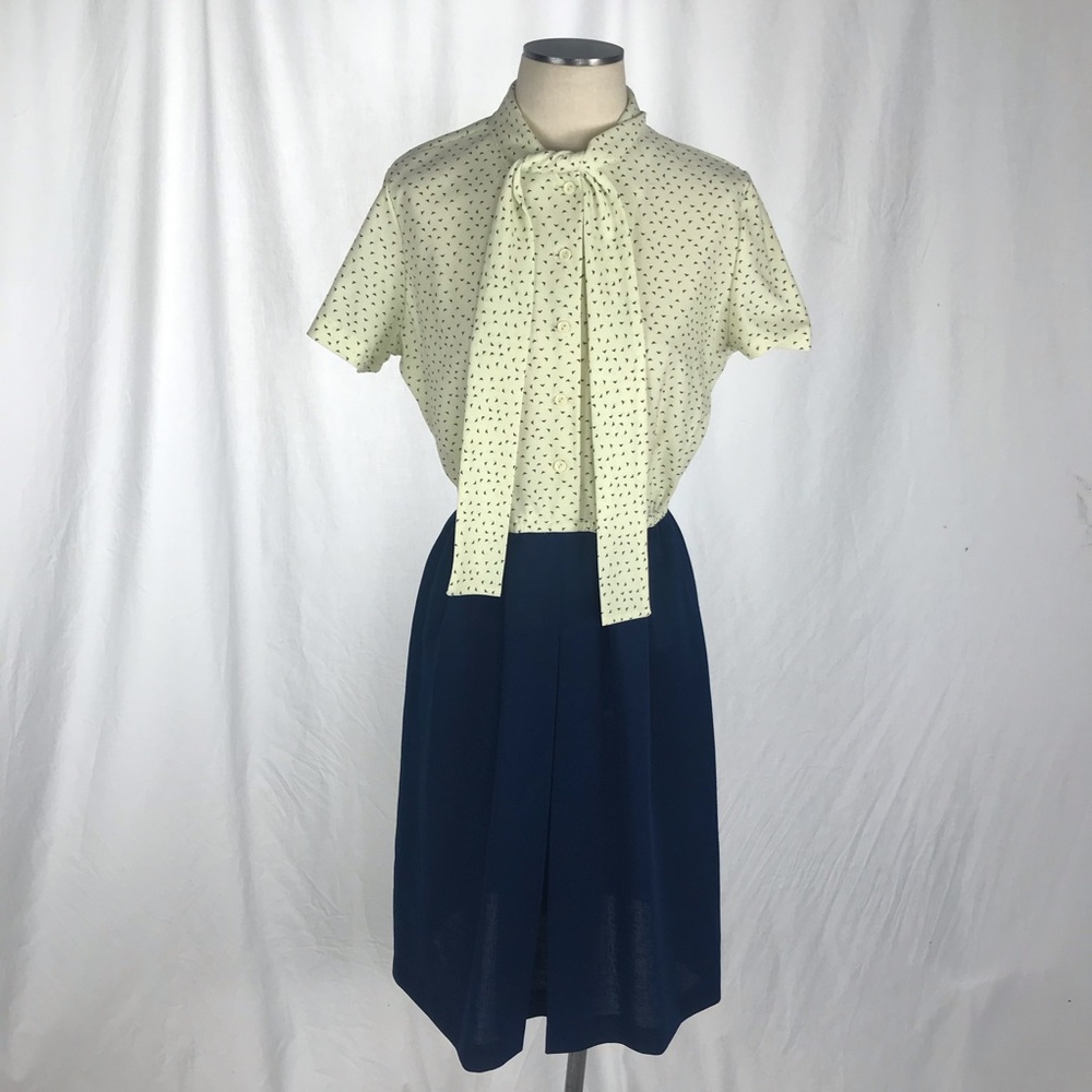 😍 Vintage Ivory & Blue Dress - Picture 6 of 8